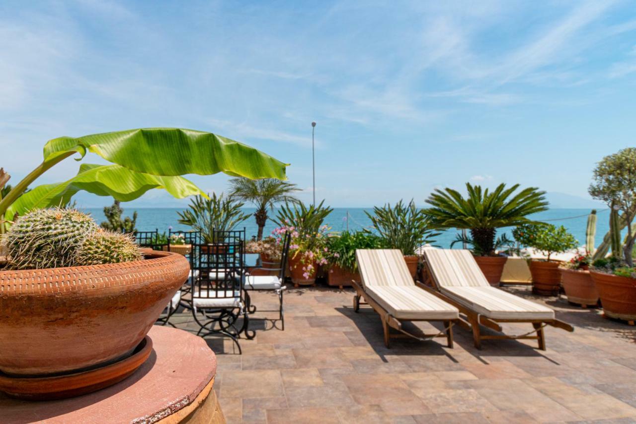 Diamante Beachfront Suites Xylokastro Ngoại thất bức ảnh