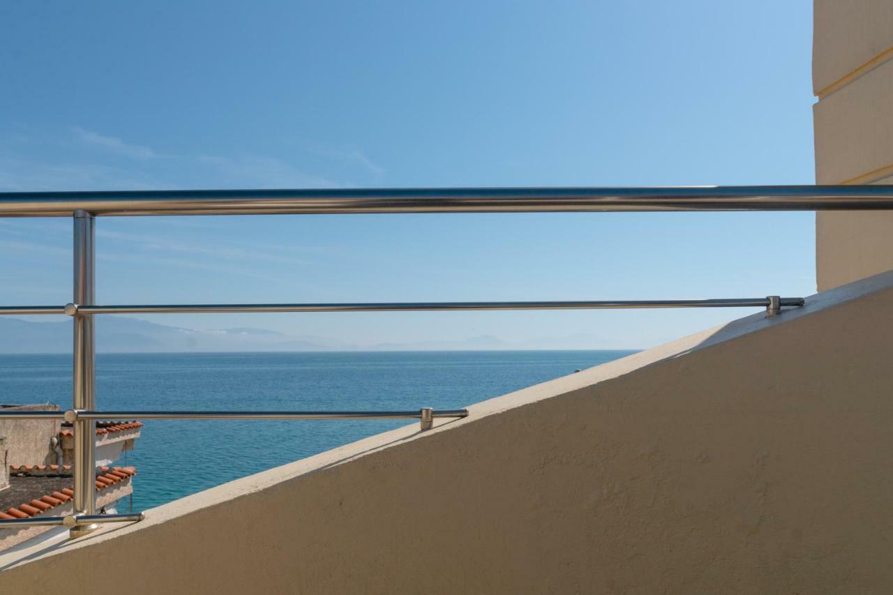 Diamante Beachfront Suites Xylokastro Ngoại thất bức ảnh